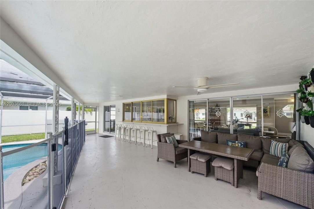 For Sale: $709,900 (2 beds, 2 baths, 1369 Square Feet)