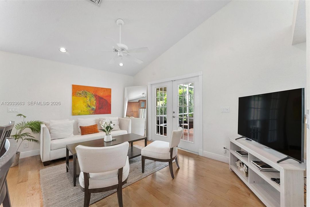 For Sale: $915,000 (3 beds, 2 baths, 1866 Square Feet)