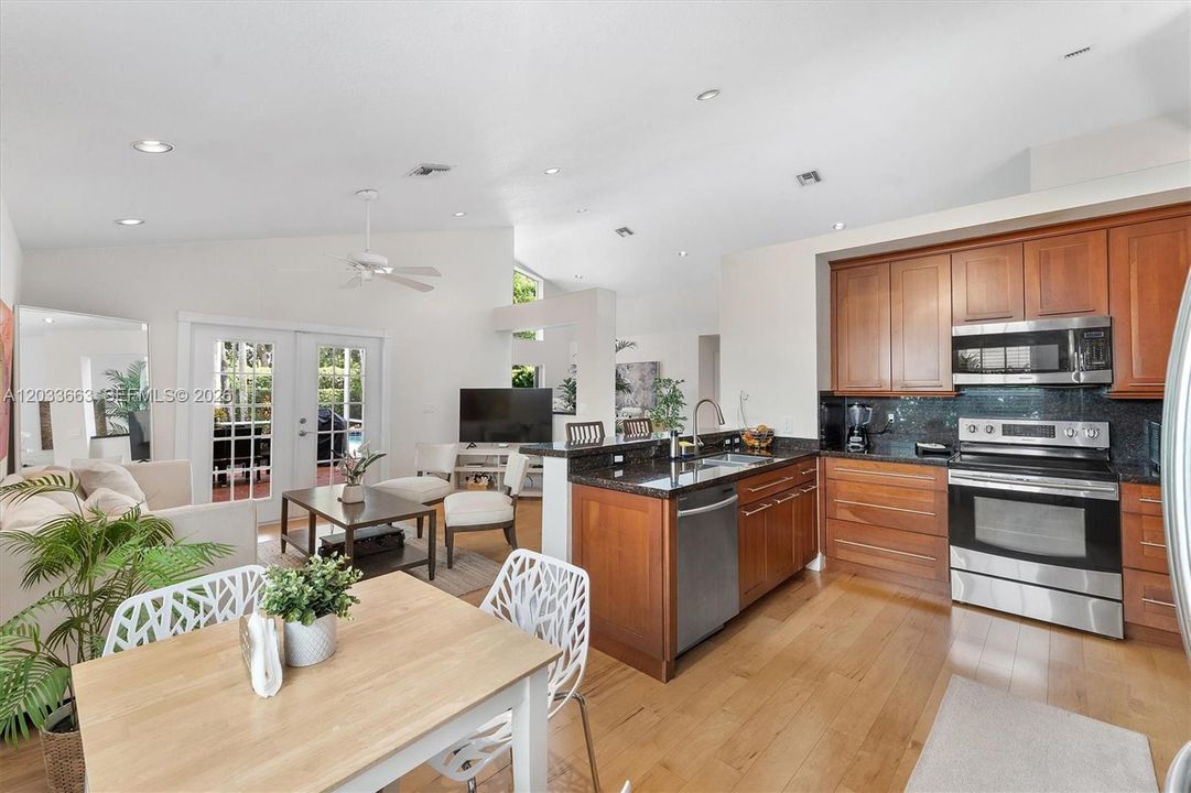 For Sale: $915,000 (3 beds, 2 baths, 1866 Square Feet)