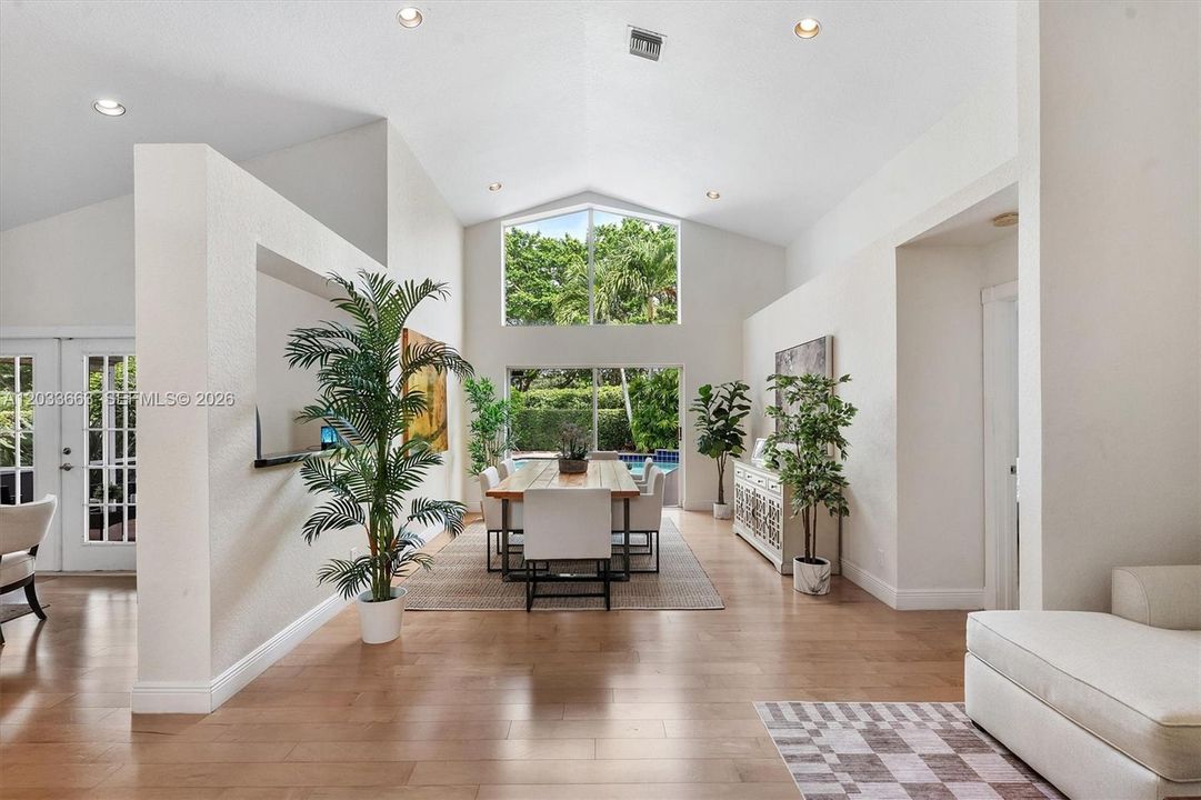 For Sale: $915,000 (3 beds, 2 baths, 1866 Square Feet)