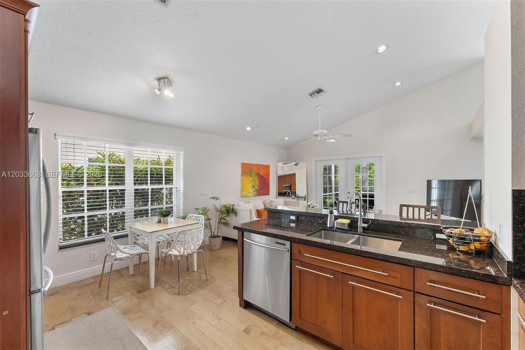 For Sale: $915,000 (3 beds, 2 baths, 1866 Square Feet)