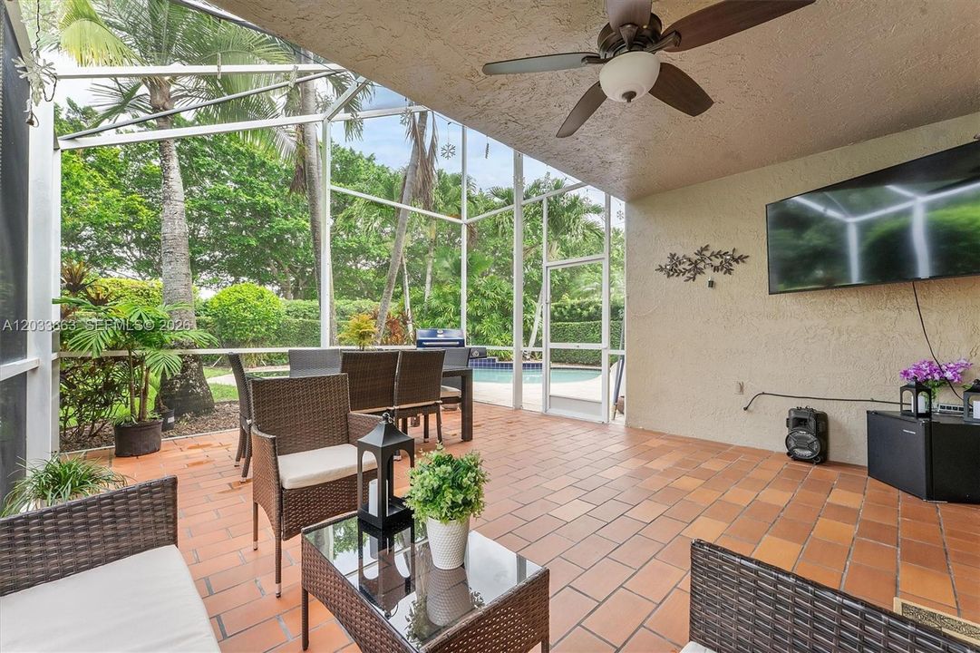 For Sale: $915,000 (3 beds, 2 baths, 1866 Square Feet)