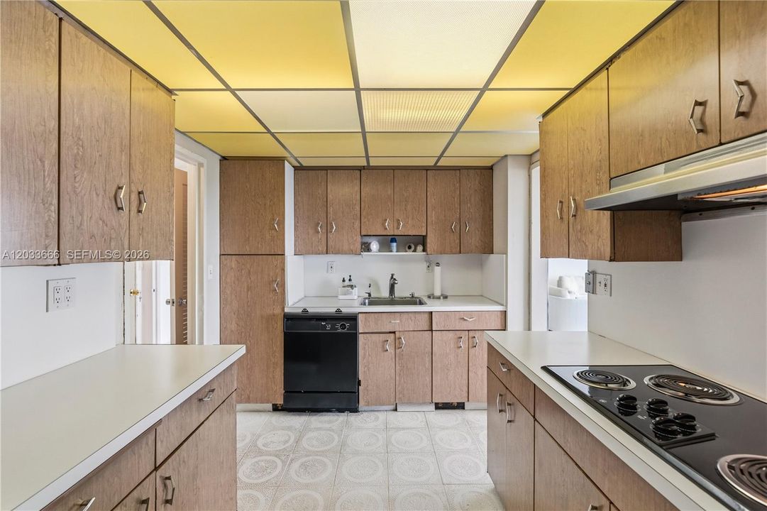 For Sale: $495,000 (1 beds, 1 baths, 1150 Square Feet)