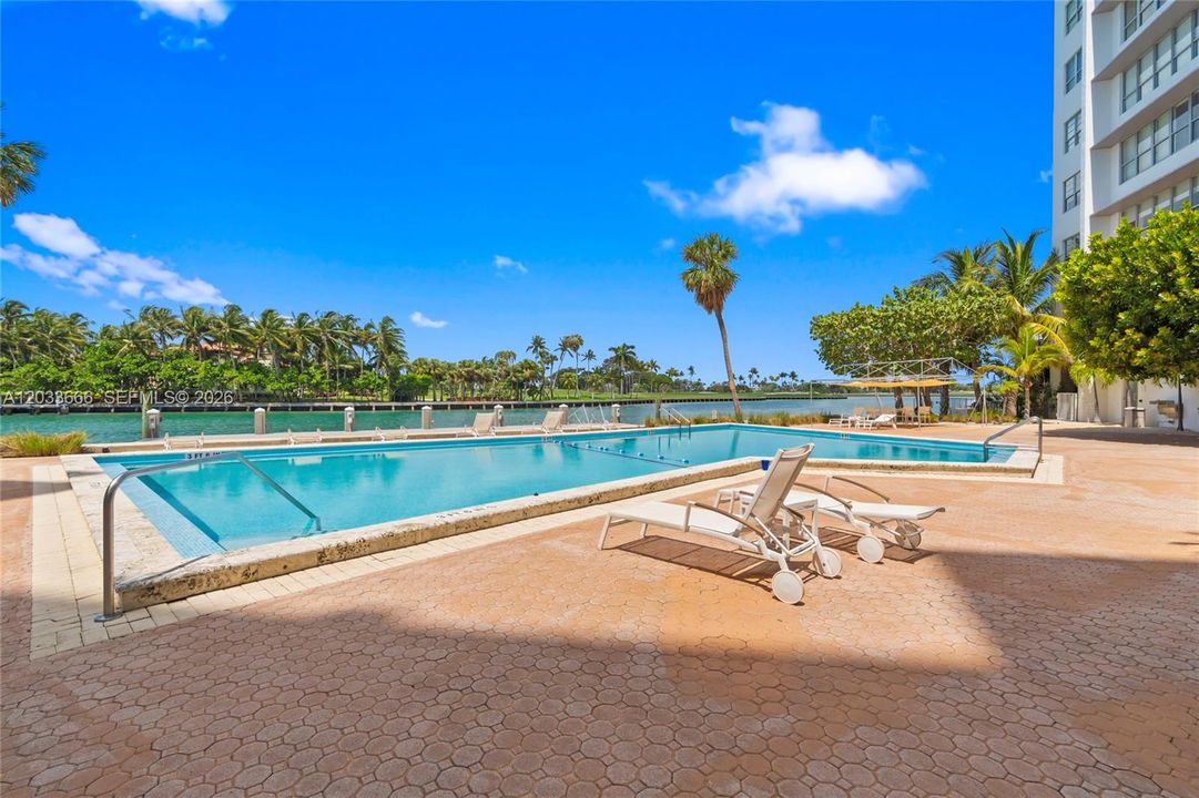 For Sale: $495,000 (1 beds, 1 baths, 1150 Square Feet)