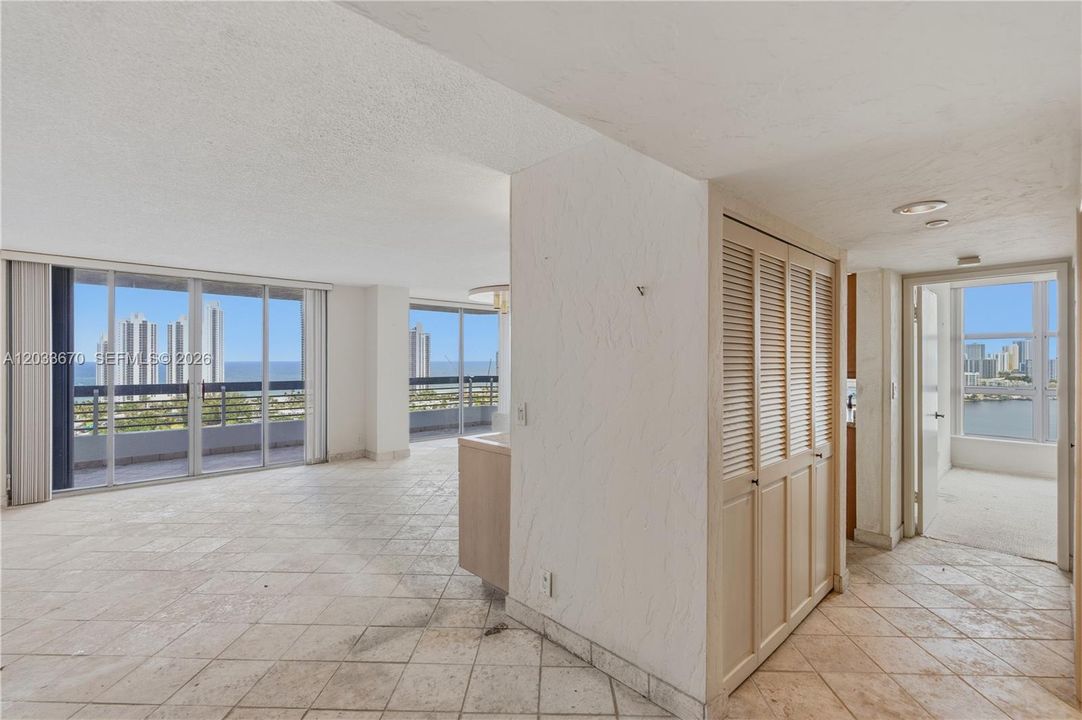 На продажу: $539,000 (2 спален, 2 ванн, 1353 Квадратных фут)