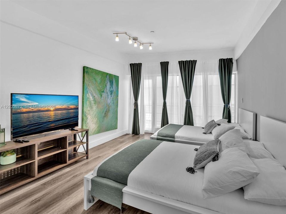 For Sale: $297,000 (1 beds, 1 baths, 475 Square Feet)
