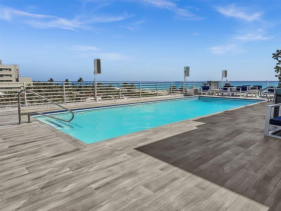 For Sale: $297,000 (1 beds, 1 baths, 475 Square Feet)