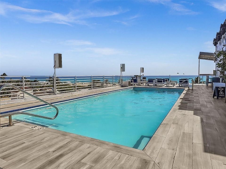 For Sale: $297,000 (1 beds, 1 baths, 475 Square Feet)