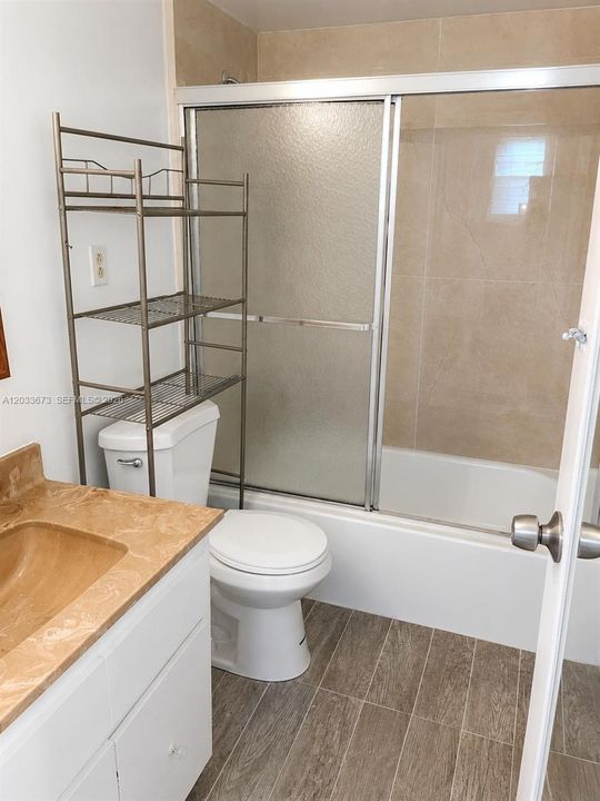 For Sale: $150,000 (1 beds, 1 baths, 658 Square Feet)