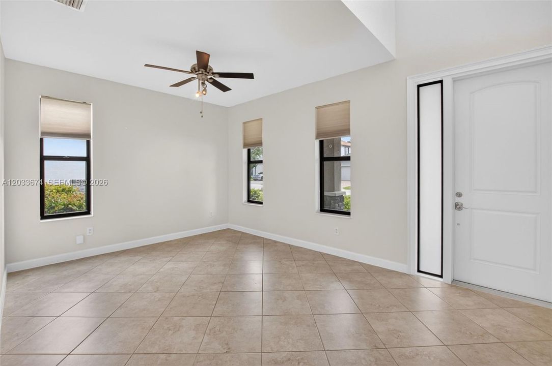 En Venta: $720,000 (4 camas, 3 baños, 2329 Pies cuadrados)