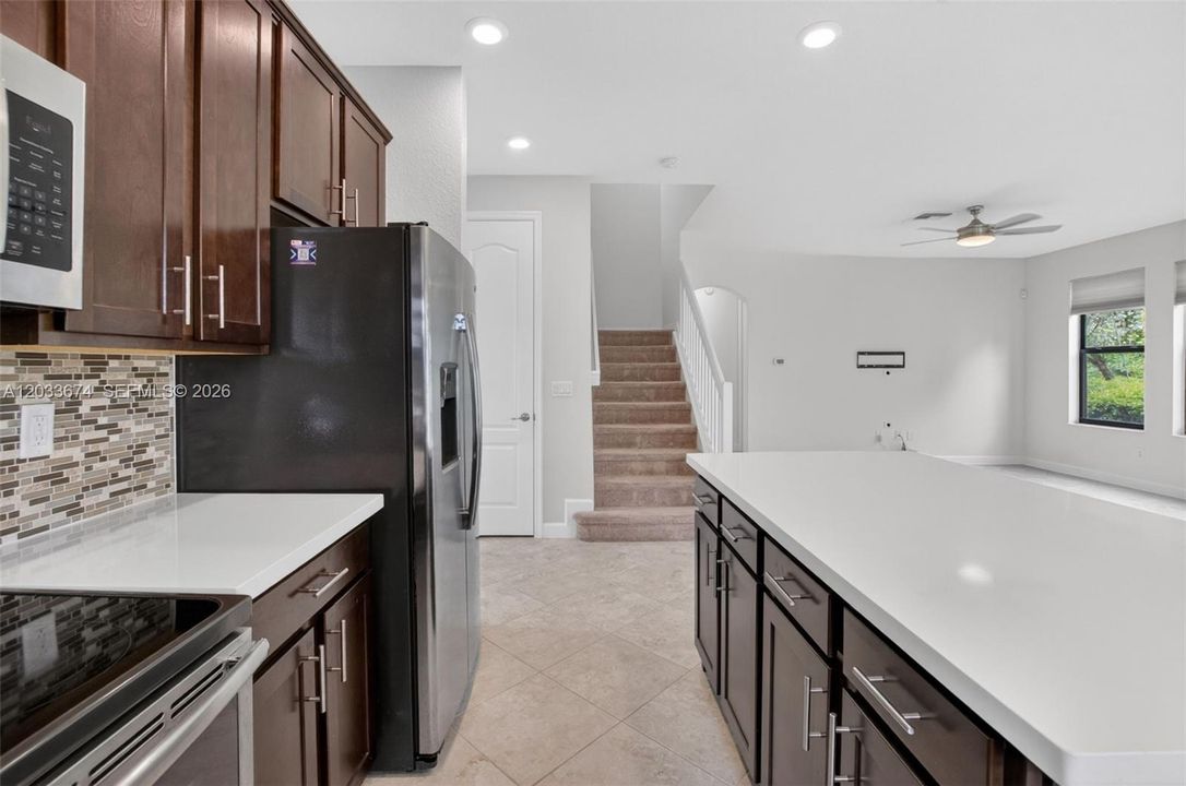 En Venta: $720,000 (4 camas, 3 baños, 2329 Pies cuadrados)