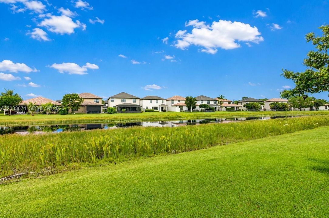 En Venta: $720,000 (4 camas, 3 baños, 2329 Pies cuadrados)