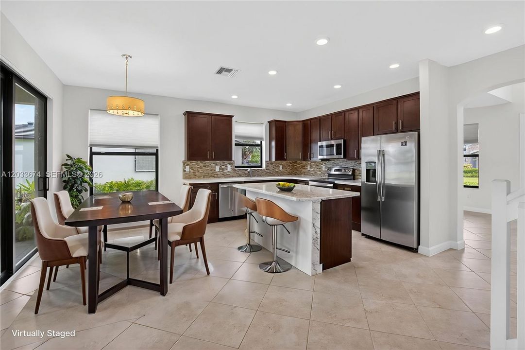 En Venta: $720,000 (4 camas, 3 baños, 2329 Pies cuadrados)