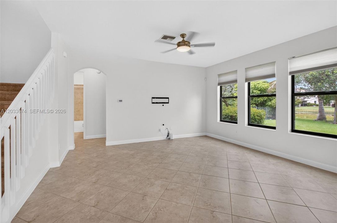 En Venta: $720,000 (4 camas, 3 baños, 2329 Pies cuadrados)