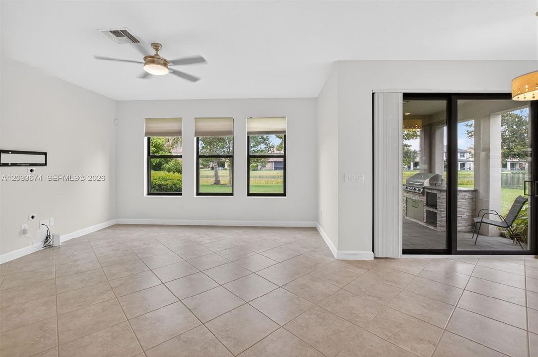 En Venta: $720,000 (4 camas, 3 baños, 2329 Pies cuadrados)