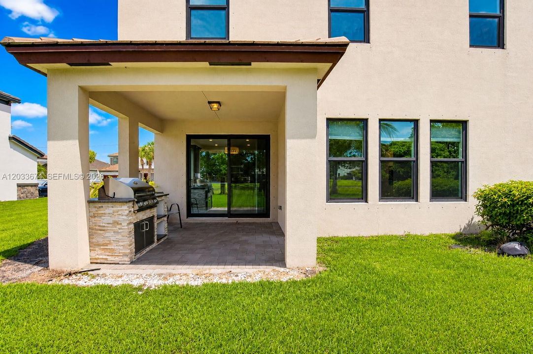 En Venta: $720,000 (4 camas, 3 baños, 2329 Pies cuadrados)