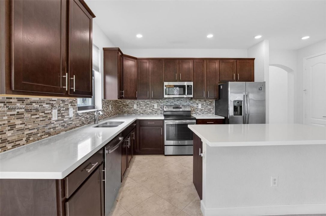 En Venta: $720,000 (4 camas, 3 baños, 2329 Pies cuadrados)