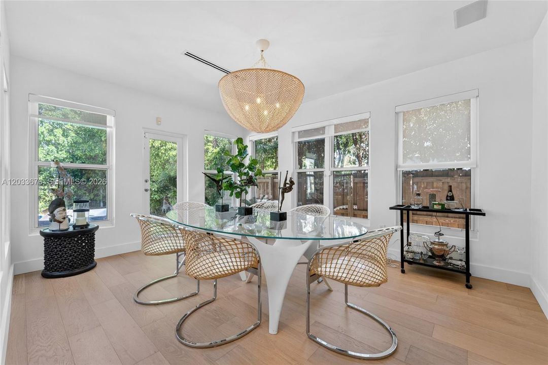 For Rent: $12,000 (4 beds, 3 baths, 2181 Square Feet)