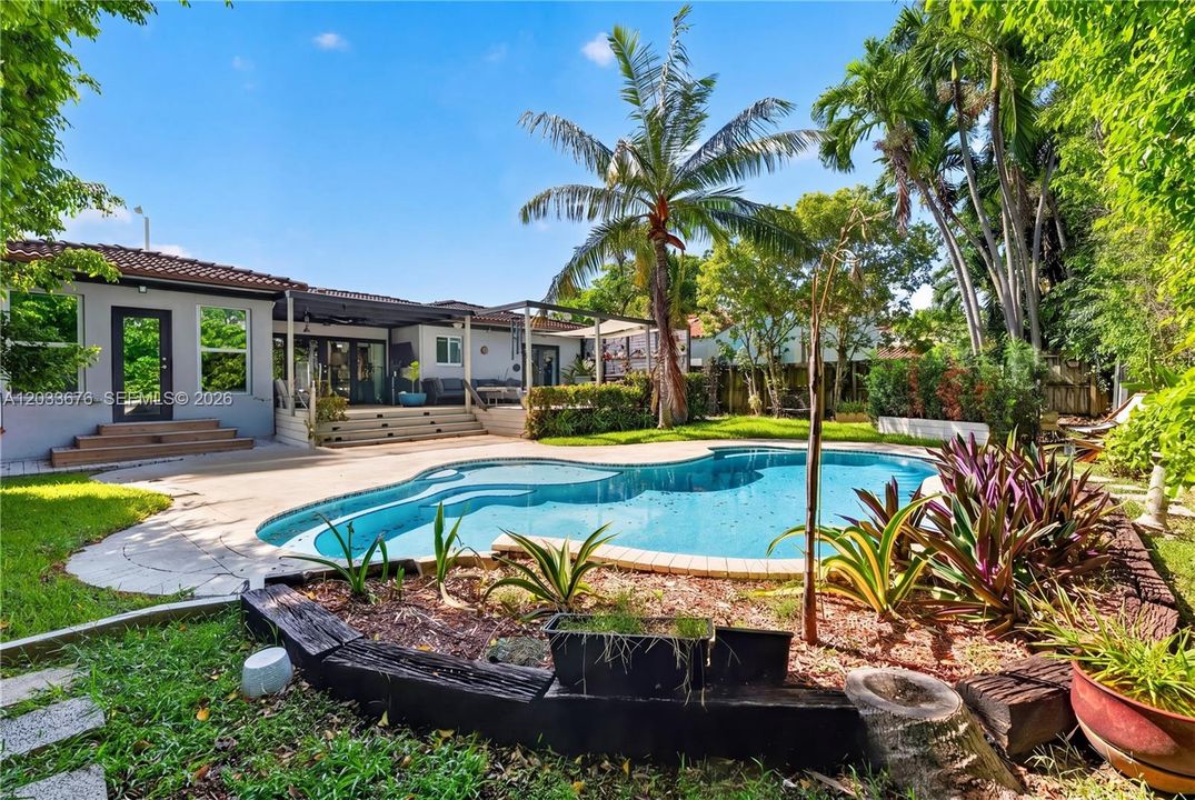 For Rent: $12,000 (4 beds, 3 baths, 2181 Square Feet)