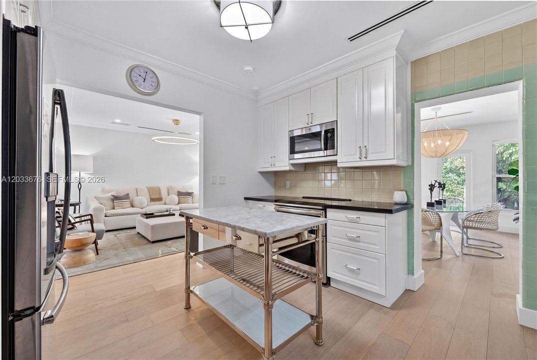 For Rent: $12,000 (4 beds, 3 baths, 2181 Square Feet)
