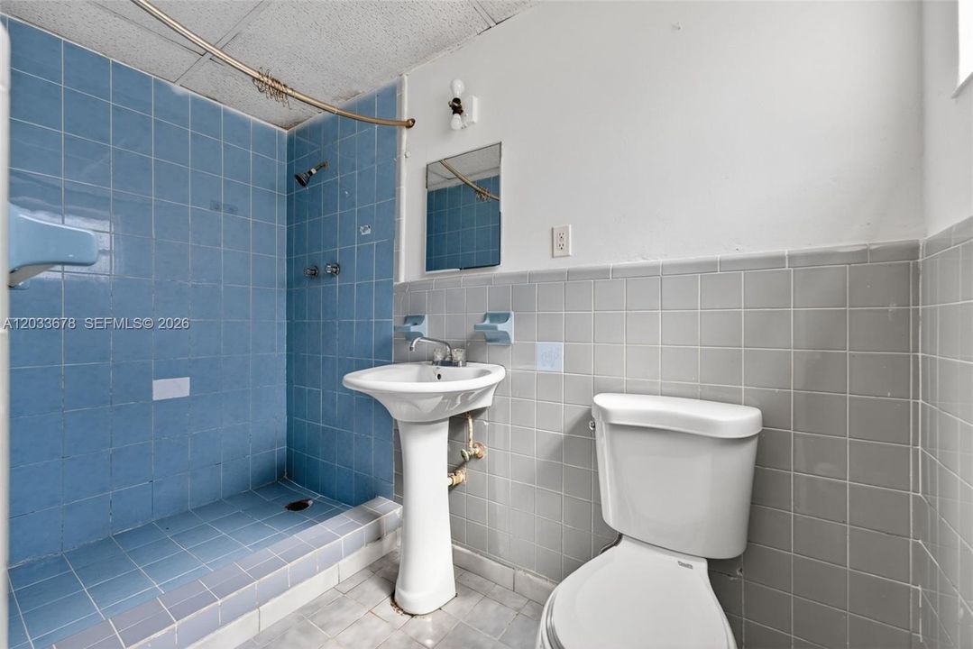 For Sale: $645,000 (5 beds, 4 baths, 1982 Square Feet)