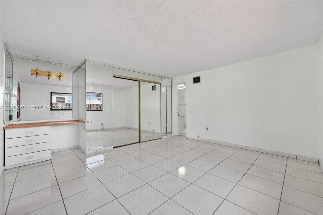 For Sale: $645,000 (5 beds, 4 baths, 1982 Square Feet)