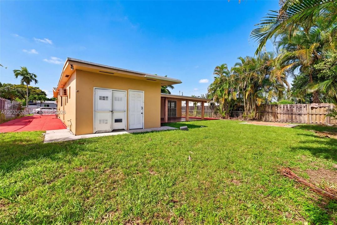 For Sale: $645,000 (5 beds, 4 baths, 1982 Square Feet)