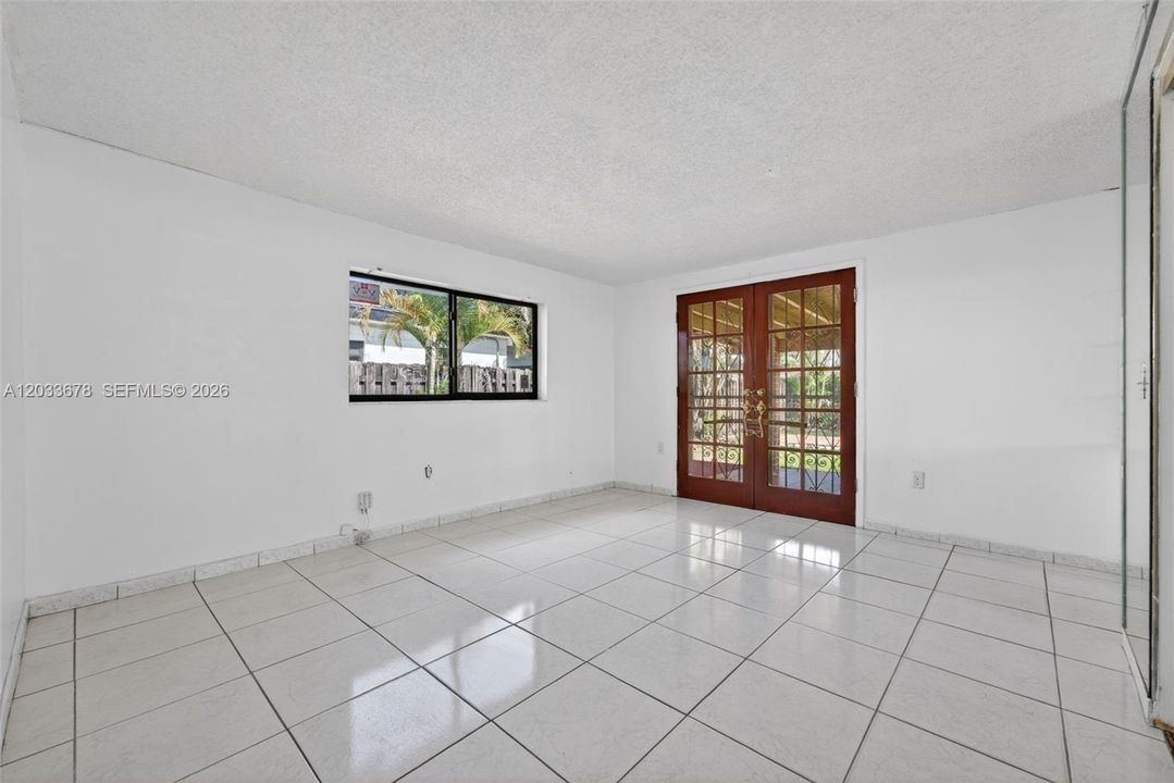 For Sale: $645,000 (5 beds, 4 baths, 1982 Square Feet)