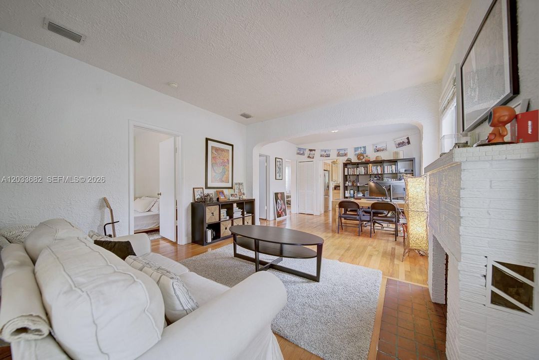 For Rent: $5,000 (3 beds, 1 baths, 1385 Square Feet)