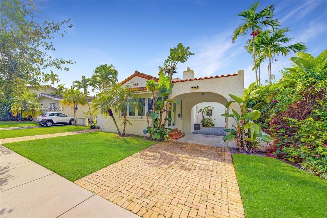 For Rent: $5,000 (3 beds, 1 baths, 1385 Square Feet)