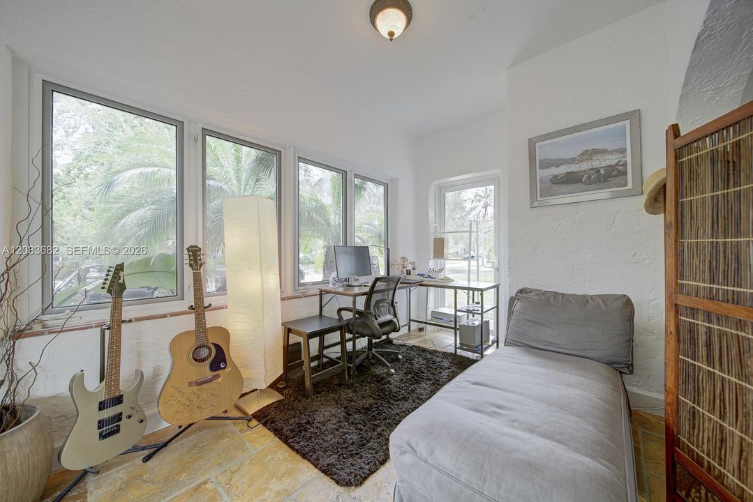 For Rent: $5,000 (3 beds, 1 baths, 1385 Square Feet)
