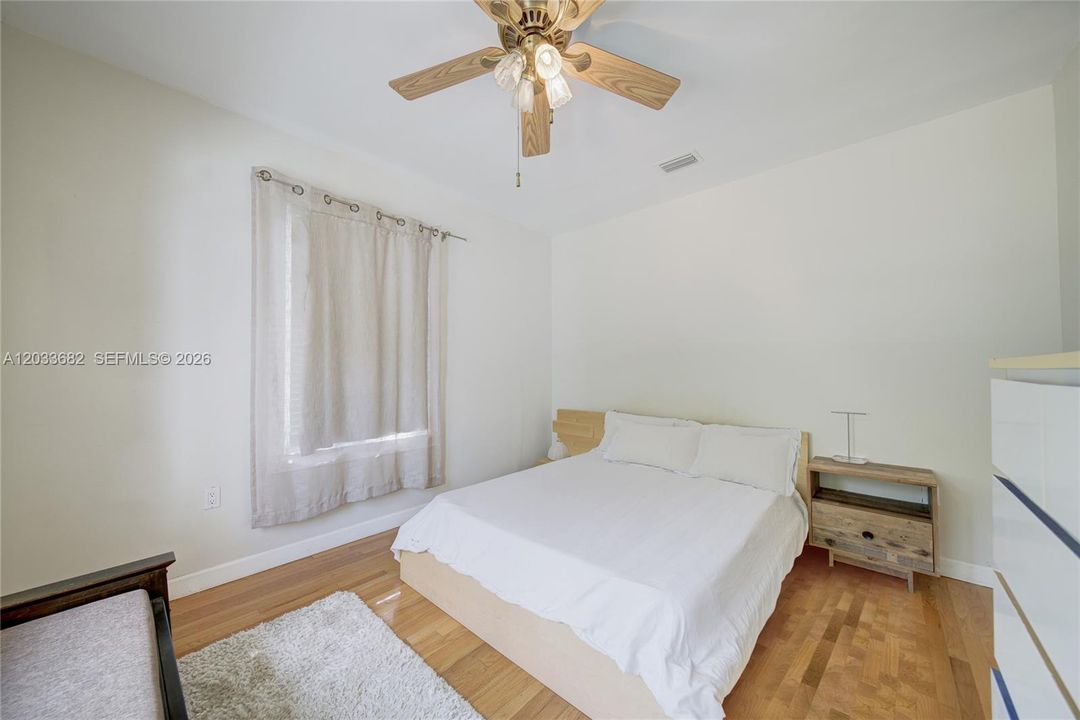 For Rent: $5,000 (3 beds, 1 baths, 1385 Square Feet)
