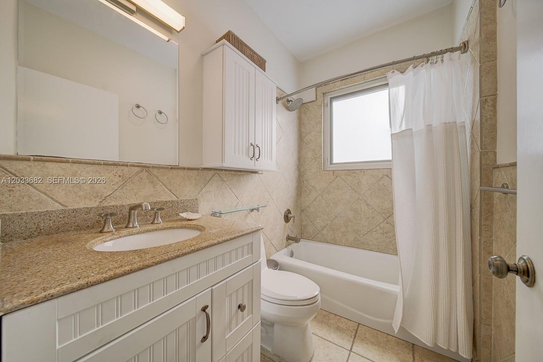 For Rent: $5,000 (3 beds, 1 baths, 1385 Square Feet)