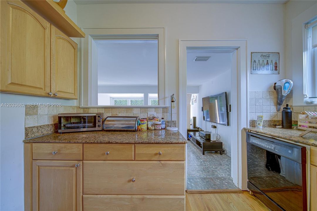 For Rent: $5,000 (3 beds, 1 baths, 1385 Square Feet)