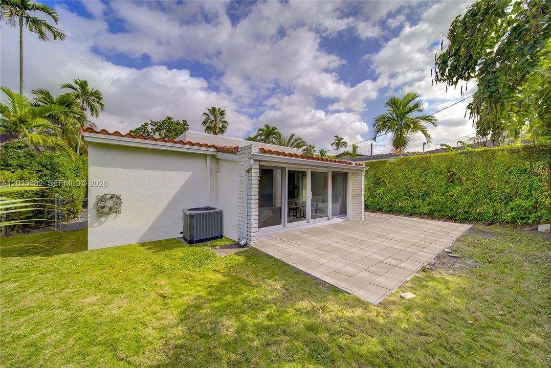 For Rent: $5,000 (3 beds, 1 baths, 1385 Square Feet)