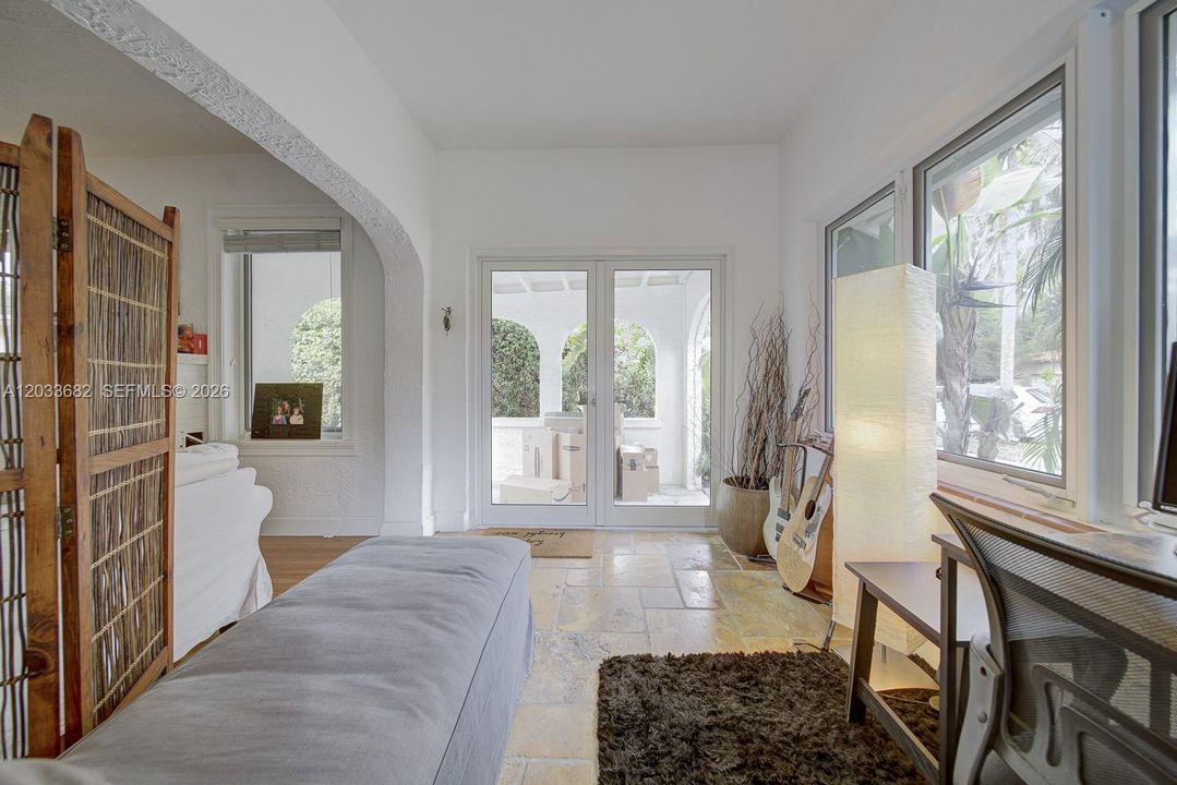 For Rent: $5,000 (3 beds, 1 baths, 1385 Square Feet)