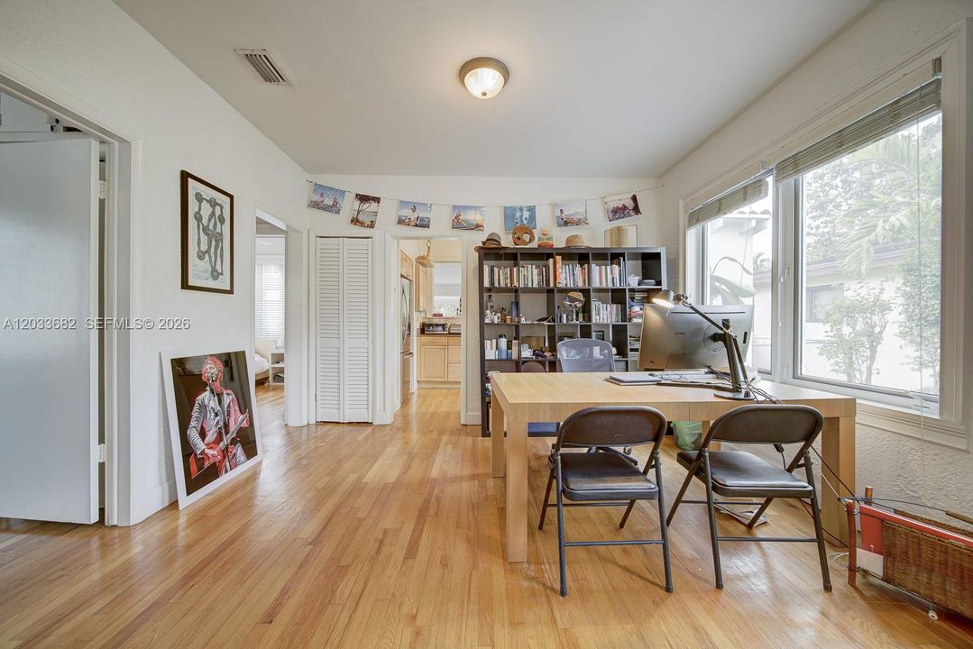 For Rent: $5,000 (3 beds, 1 baths, 1385 Square Feet)