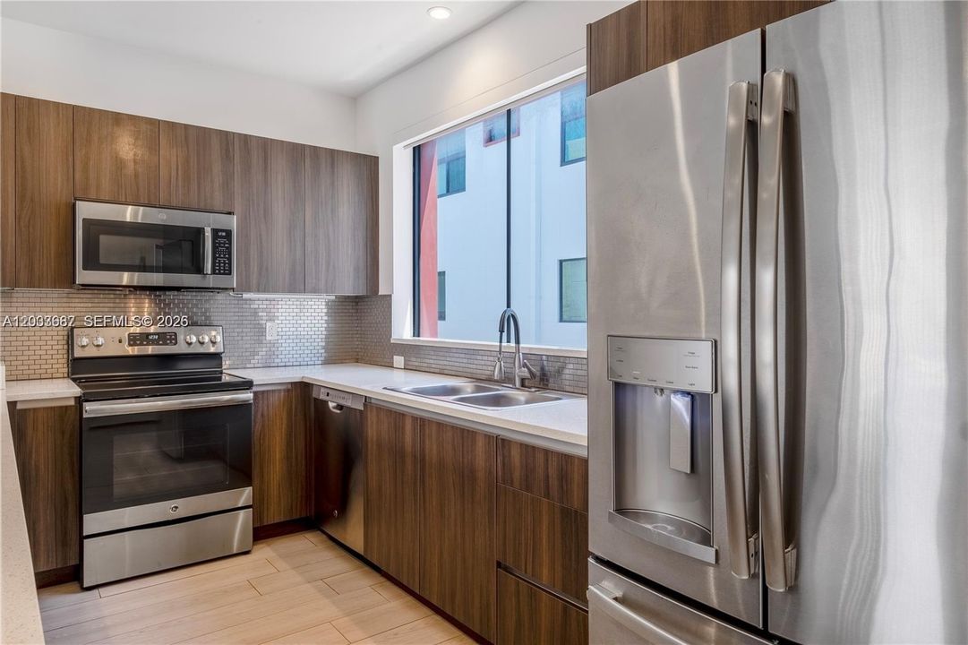 For Sale: $754,000 (3 beds, 3 baths, 1597 Square Feet)