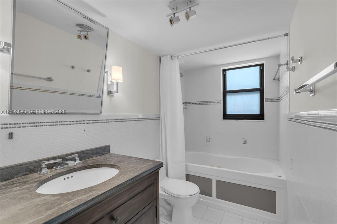 For Rent: $3,700 (2 beds, 2 baths, 1168 Square Feet)