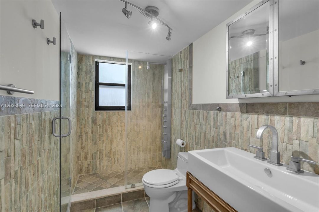 For Rent: $3,700 (2 beds, 2 baths, 1168 Square Feet)
