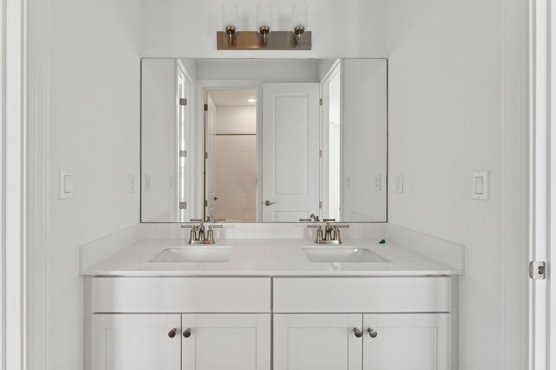 Bedroom 2/3 Bathroom