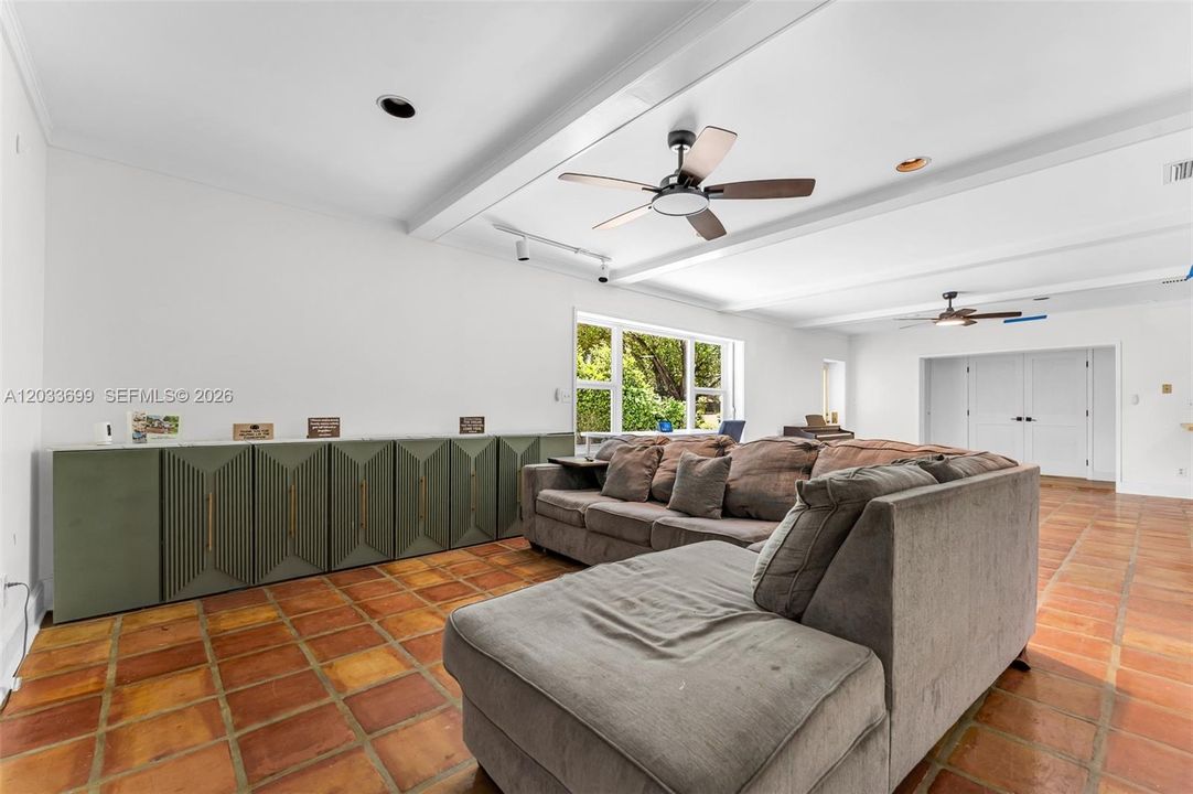 For Sale: $957,000 (5 beds, 2 baths, 3026 Square Feet)