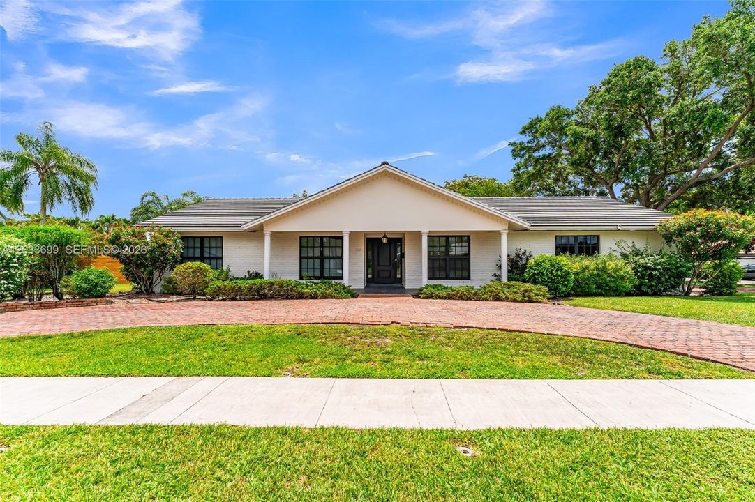 For Sale: $957,000 (5 beds, 2 baths, 3026 Square Feet)
