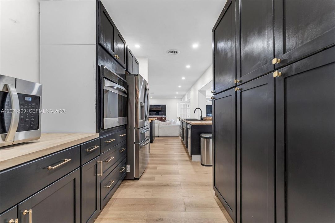 For Sale: $957,000 (5 beds, 2 baths, 3026 Square Feet)