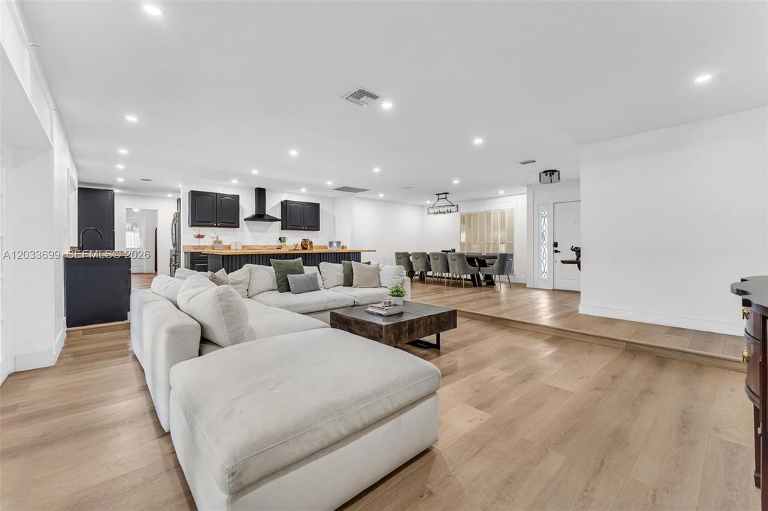 For Sale: $957,000 (5 beds, 2 baths, 3026 Square Feet)