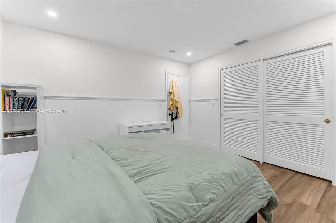 For Sale: $957,000 (5 beds, 2 baths, 3026 Square Feet)