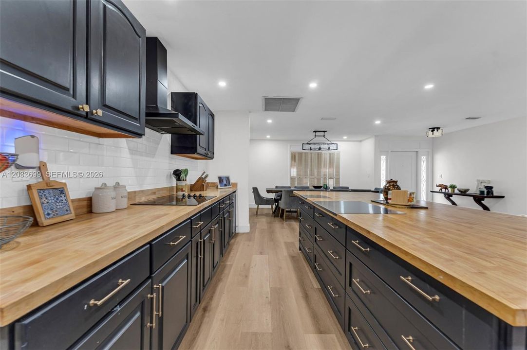 For Sale: $957,000 (5 beds, 2 baths, 3026 Square Feet)