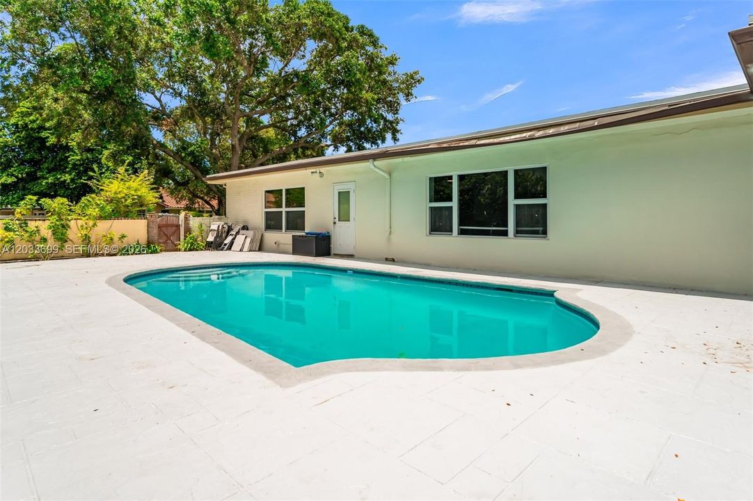 For Sale: $957,000 (5 beds, 2 baths, 3026 Square Feet)