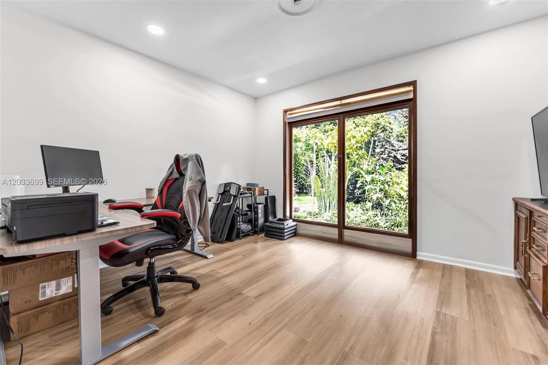 For Sale: $957,000 (5 beds, 2 baths, 3026 Square Feet)
