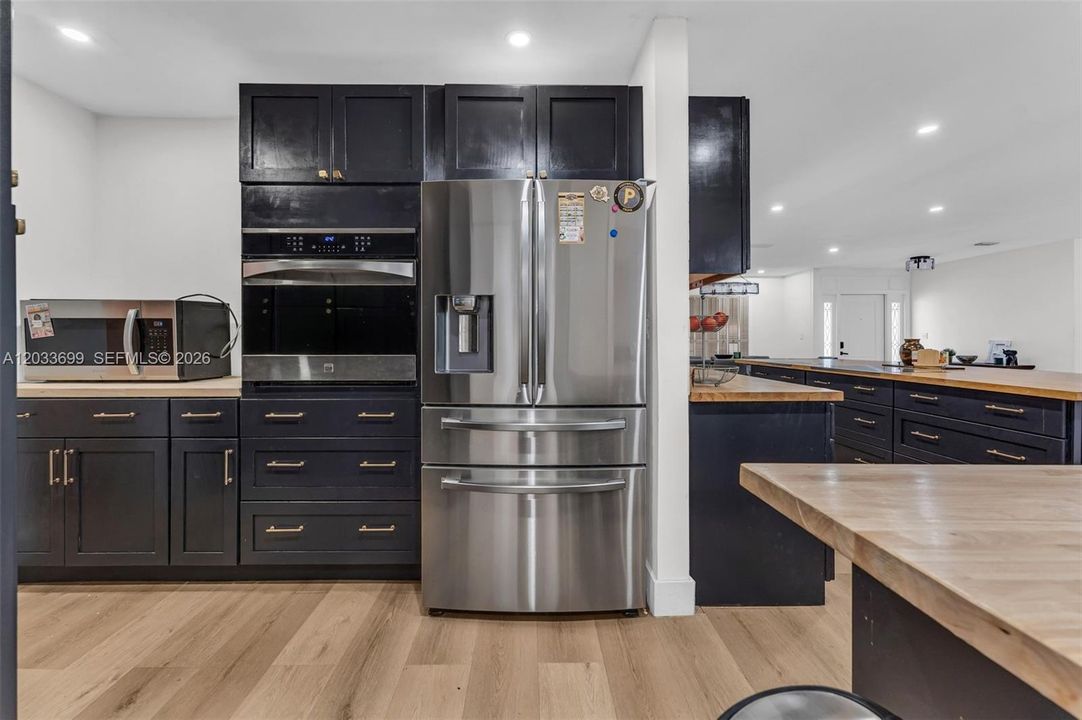 For Sale: $957,000 (5 beds, 2 baths, 3026 Square Feet)